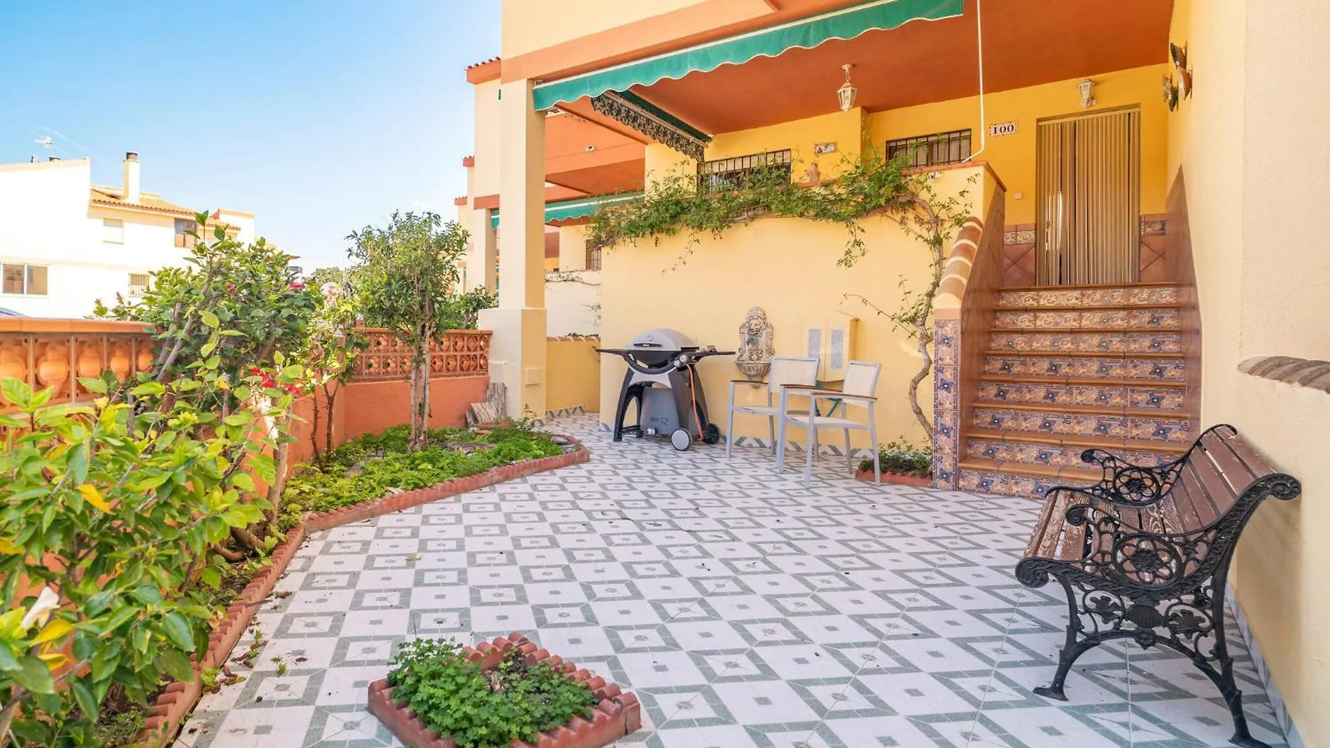 Сasa de vacaciones 4 Bedroom Awesome Home In Salobreña